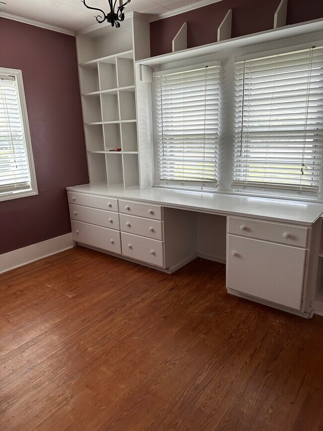 Building Photo - 1601 S 41st St