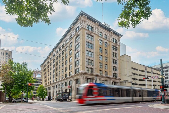 Building Photo - 201 Main St