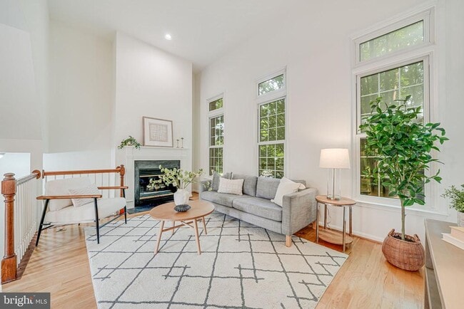 Primary Photo - 2426 N Hampton Dr