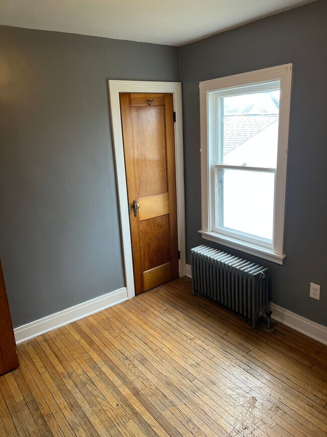 Building Photo - Lovely 2 Bedroom Apartment in Old Town