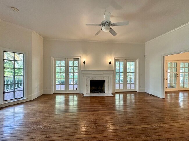Building Photo - Stunning St. Helena Victorian Farmhouse on...