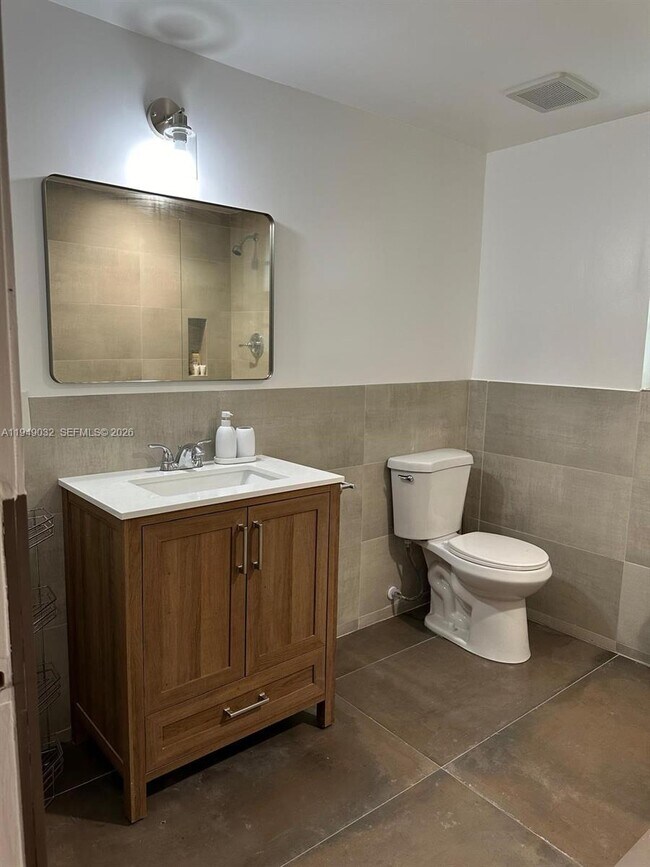 Building Photo - 1219 Meridian Ave