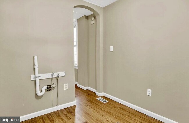 Building Photo - 3 Bedroom in South Harrisburg