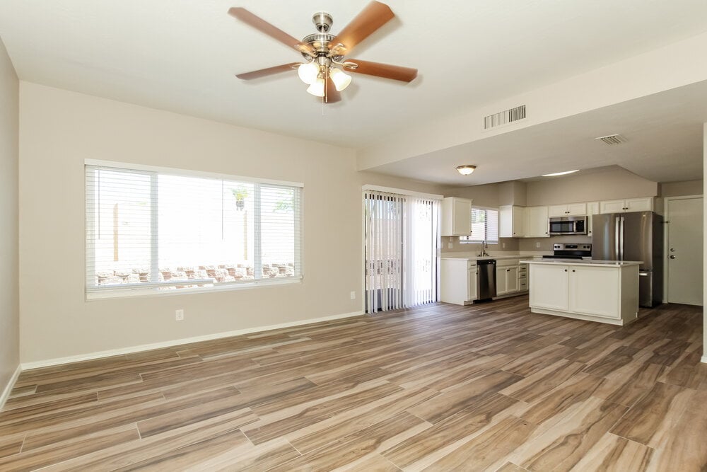 Building Photo - 4546 E Villa Theresa Dr