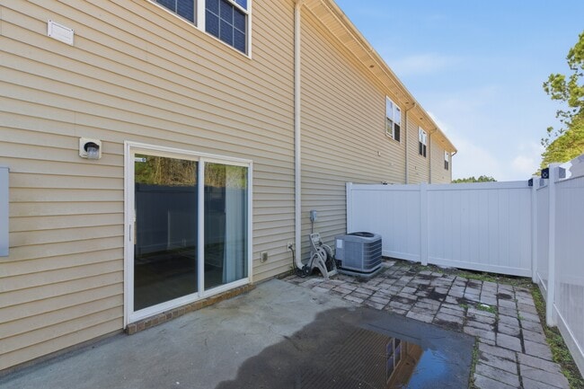 Building Photo - 240 Canyon Oak Loop