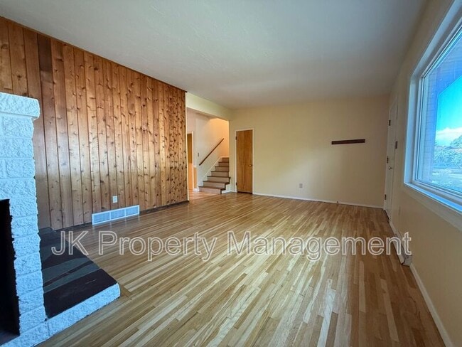 Building Photo - 1015 Carlos Dr