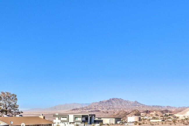 Building Photo - Almost a FULL ACRE - Immediate Move In - Bring Your Horses, Animals, Toys or ?!?