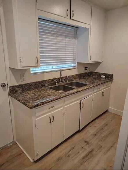 Building Photo - 45409 10th St W