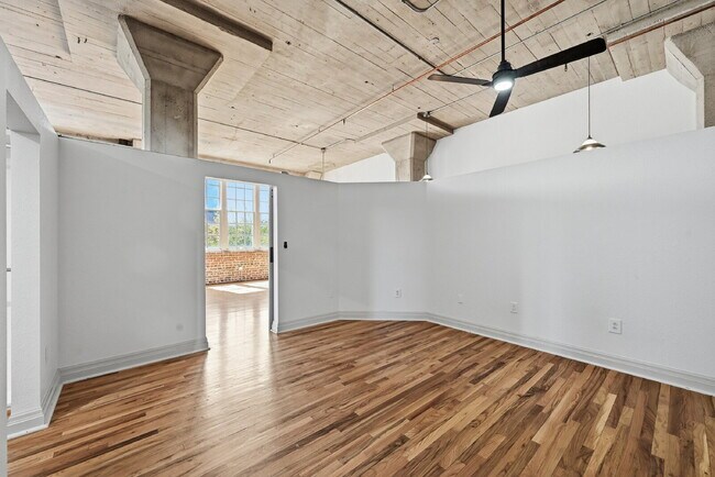 Building Photo - $3,644.95, 2 Beds - 1 Bath, Condo in Denver with Washer and Dryer!