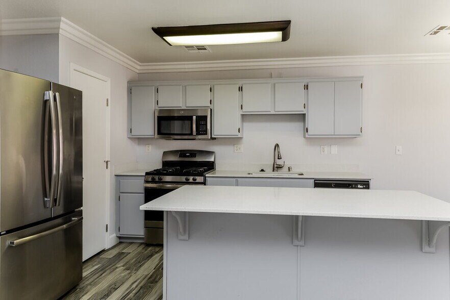 Building Photo - 3118 Flower Garden Ct