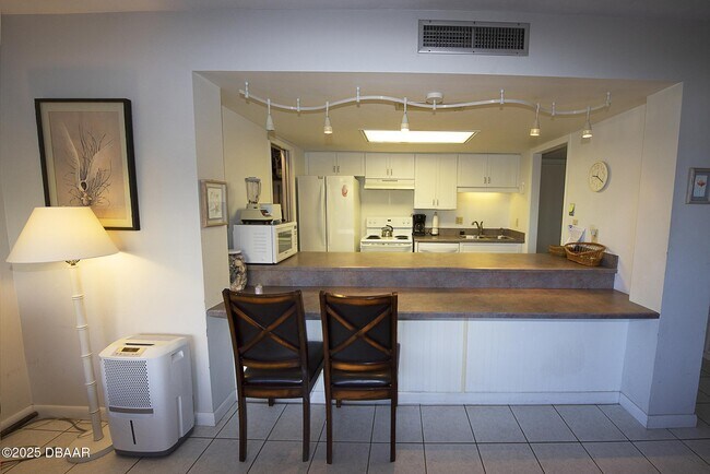 Building Photo - 1571 S Atlantic Ave