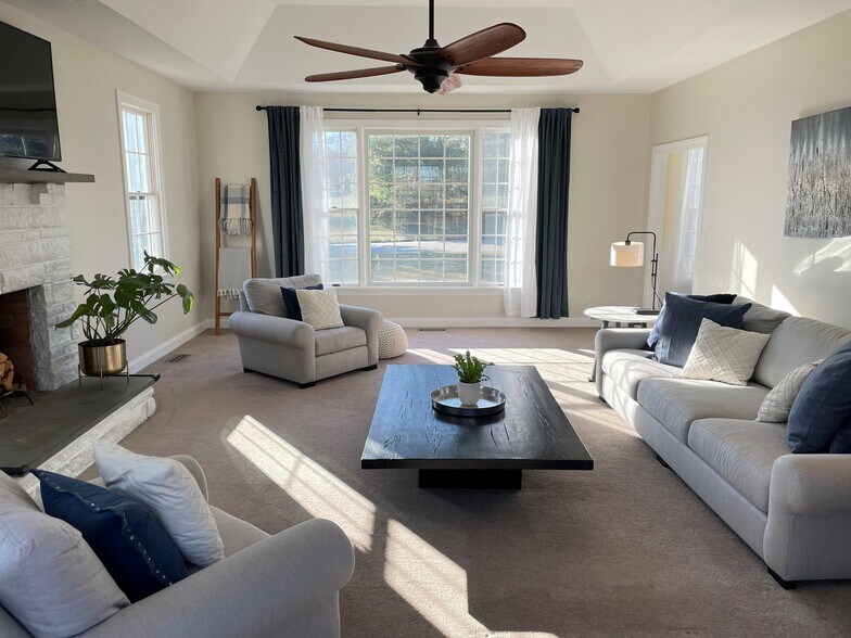 Living Room - 5 Jenny Rdg