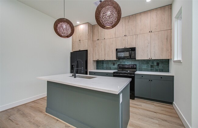 Building Photo - 4603 Edison St