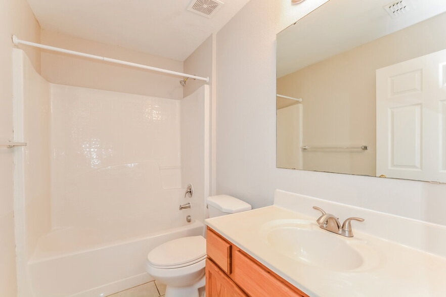 Building Photo - 5070 Silver Thistle Ln