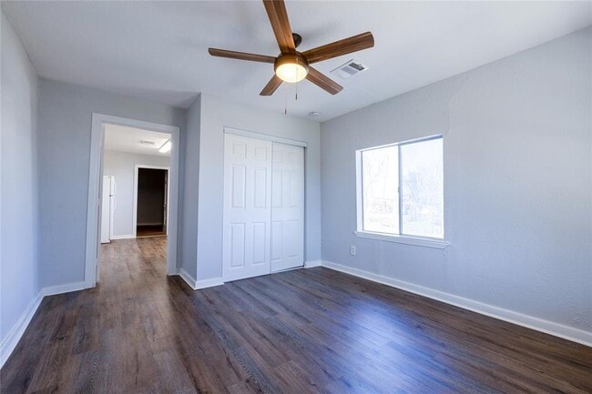 Building Photo - 2304 Thrasher Ln