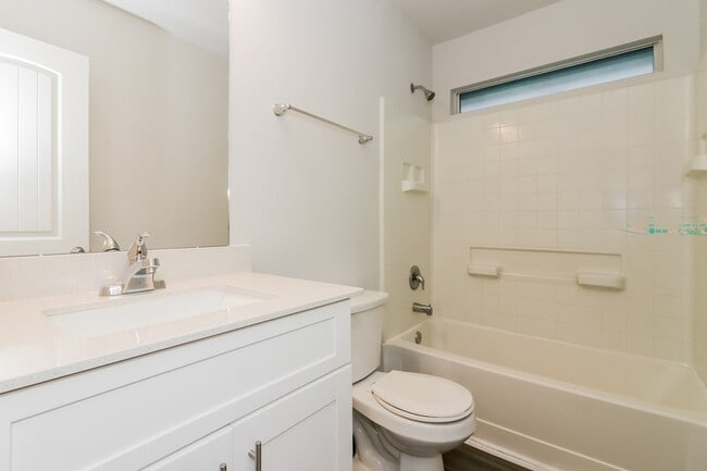 Building Photo - 5710 S Brenwood Dr