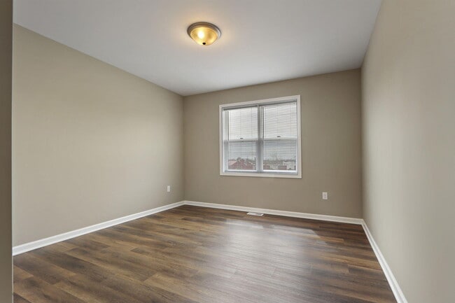 Building Photo - 342 Cattail Ct