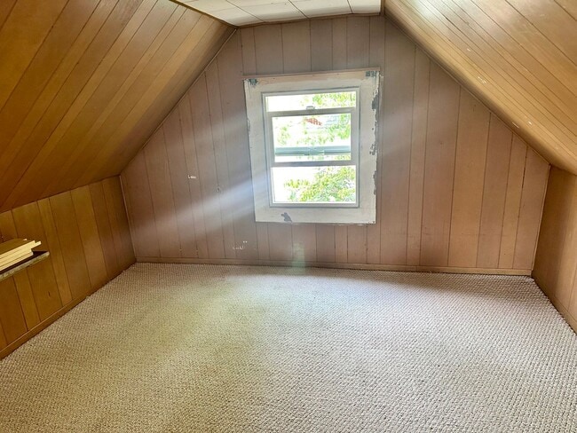 Building Photo - PRELEASING: Available September 2026! 3 bdrm/1 bath House!