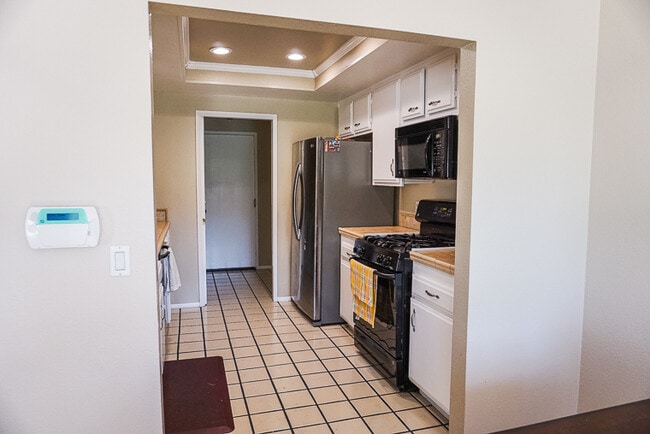 Building Photo - Wonderful 2 bedroom / 2.5 bath Home in Pla...