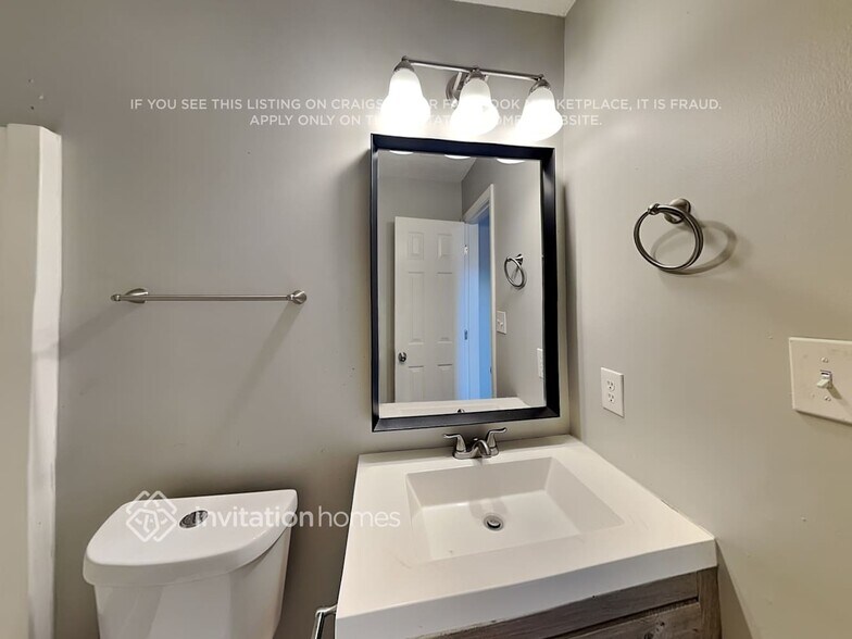 Building Photo - 2840 Highland Hill Pkwy