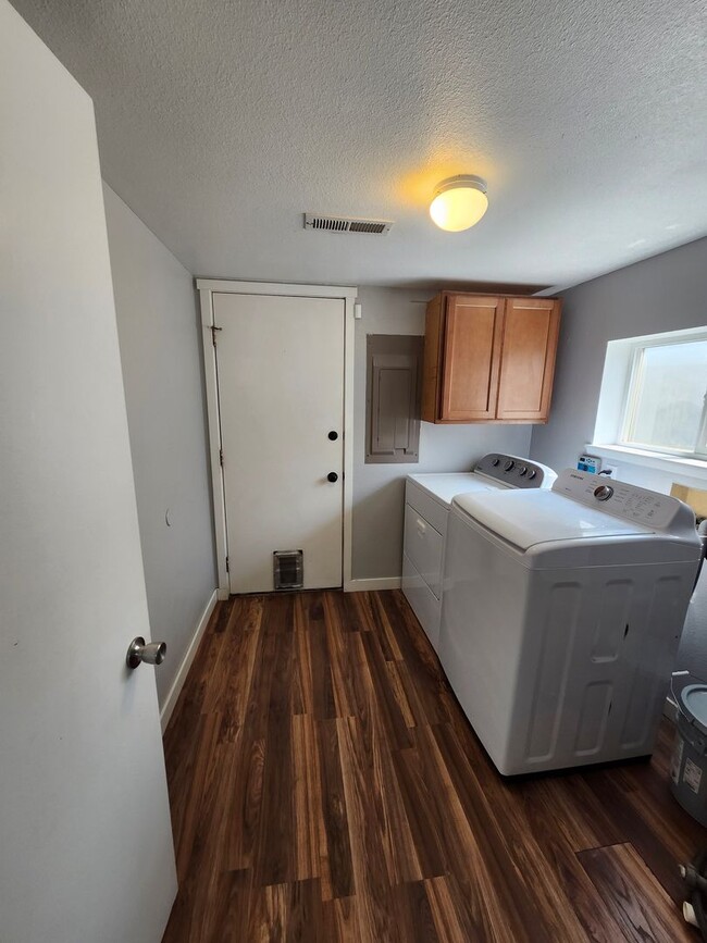 Building Photo - Charming Updated N. Richland 3 bedroom, 1 ...