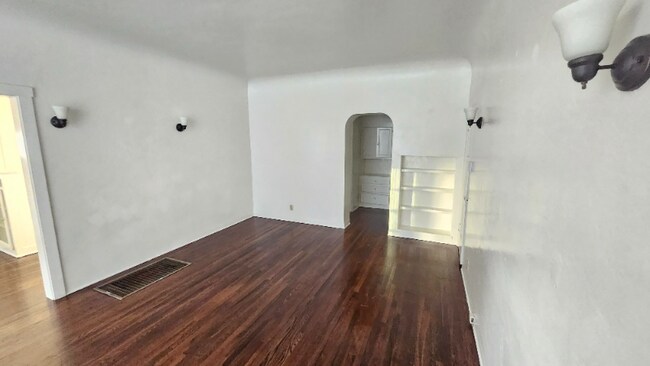 Building Photo - 1425 Echo Park Ave
