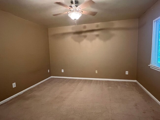 Building Photo - 105 Bellows Pl
