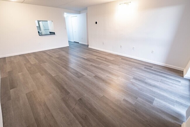 Building Photo - 100 High St