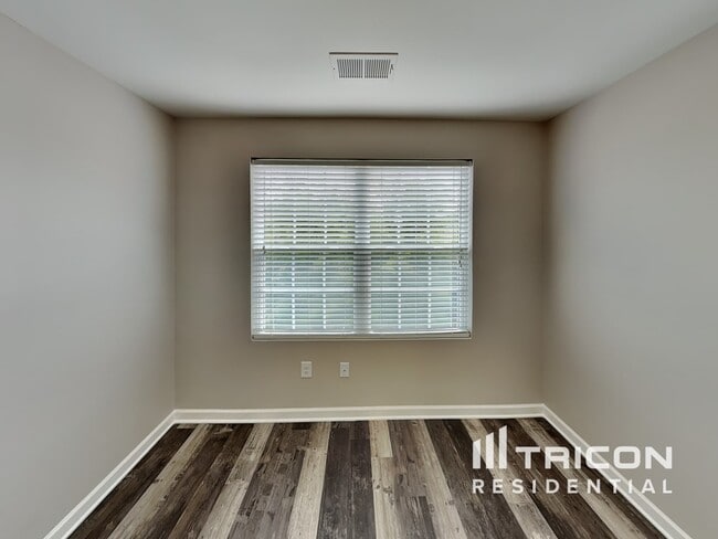 Building Photo - 537 Twyla Dr