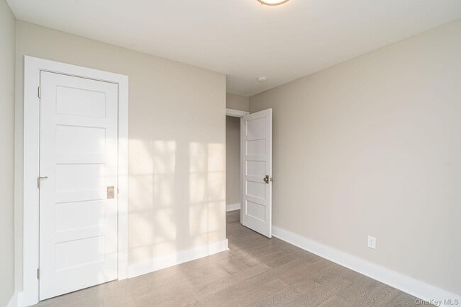 Building Photo - 970 Village Ln