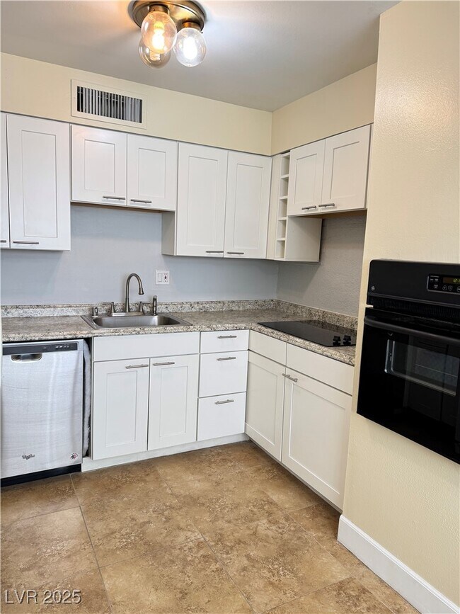 Building Photo - 350 E Desert Inn Rd