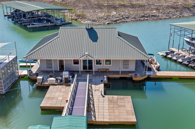 Building Photo - 117 Beneteau Dr