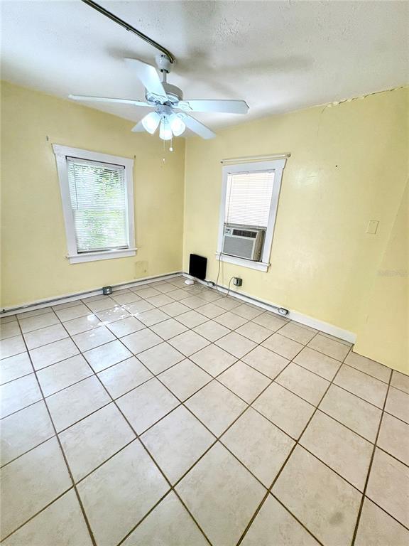 Building Photo - 309 W Comanche Ave
