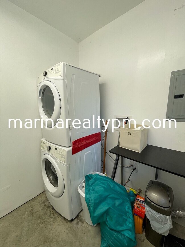 Building Photo - 114 Carolina St