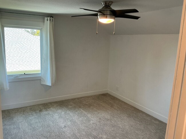 Building Photo - Beautiful 4 Bedroom 2 Bath Home in Old Tow...