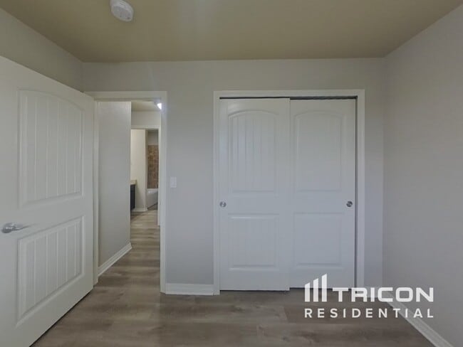 Building Photo - 9934 Silver Stirrup Dr