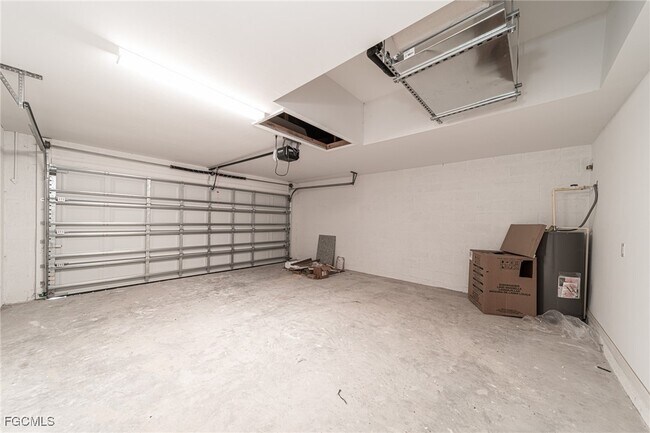 Building Photo - 2122 NW 9th Ave