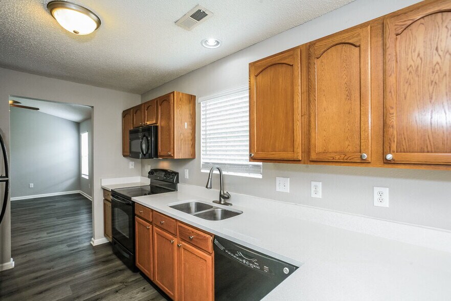 Building Photo - 5614 Sweet River Dr