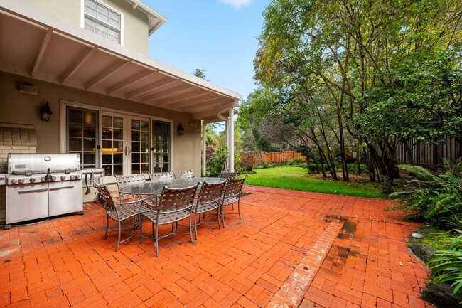 Building Photo - Superb Location! Hillsborough Oaks Home Fo...