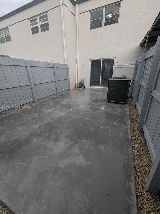 Building Photo - 15018 SW 80th Terrace