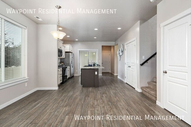 Building Photo - 1142 W Parkstone St