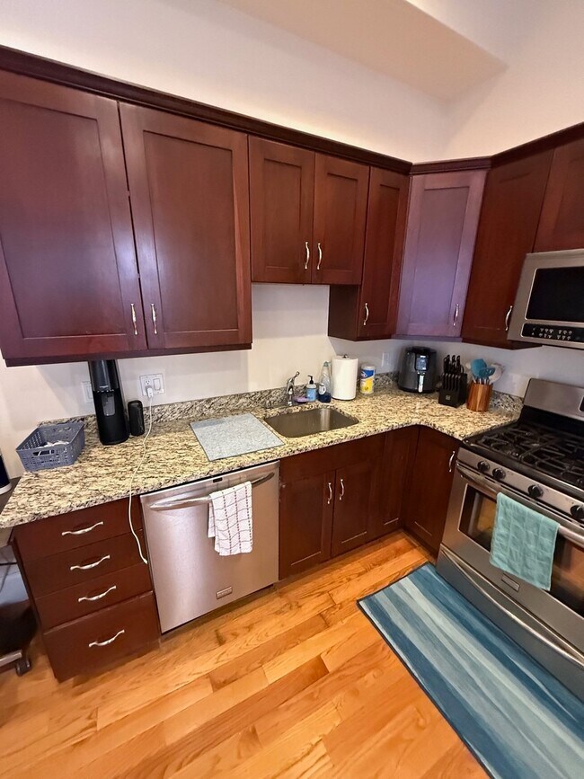 Building Photo - 639 Tremont St