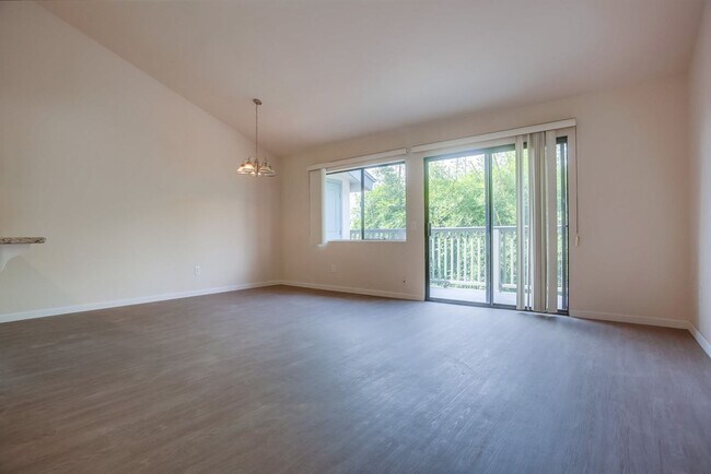 Building Photo - 243-243 N Granados Ave