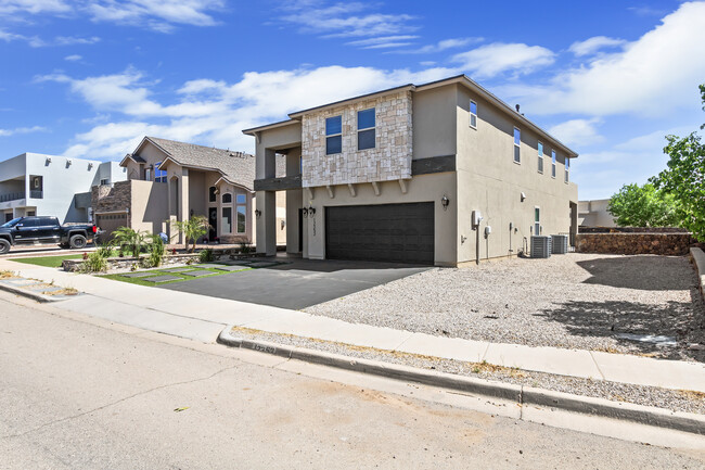 Building Photo - 12352 Stansbury Dr