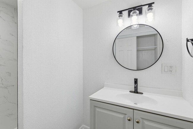 Building Photo - Renovated 3 Bedroom | 2 Full Bath Home