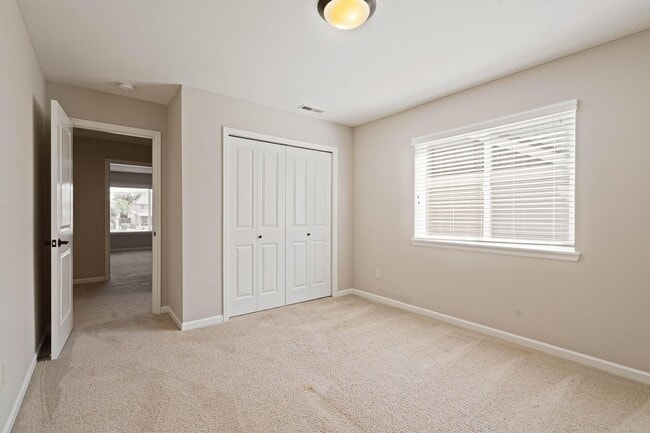 Building Photo - Spacious 4-bdrm/3-bath in North Bethany—Ga...