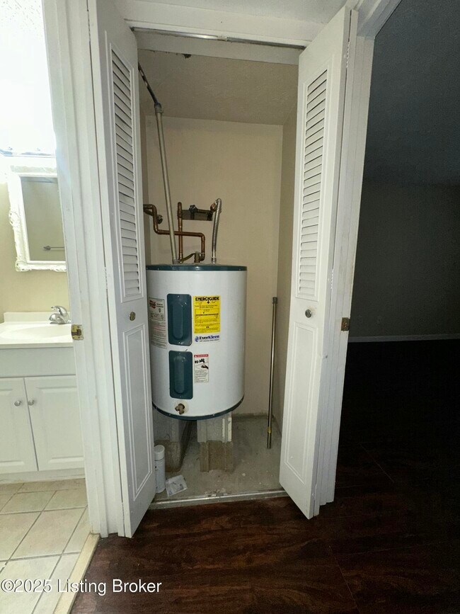 Building Photo - 3502 Lodge Ln