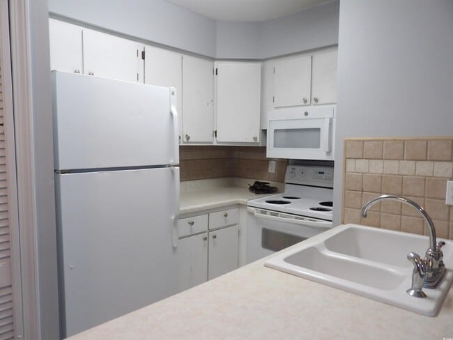 Building Photo - 10172 Beach Dr SW