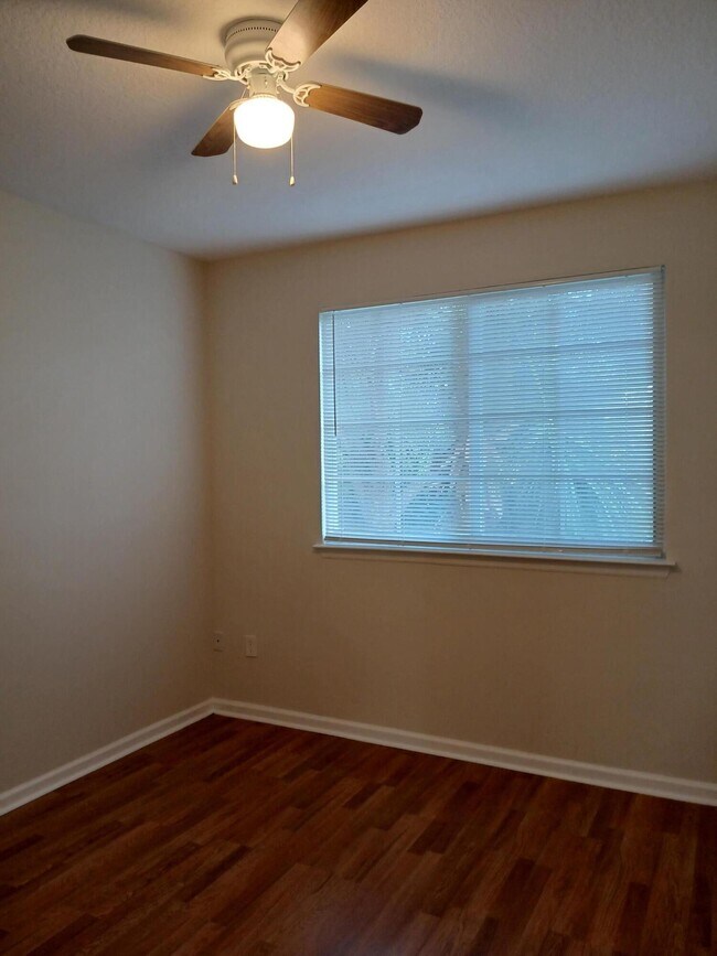 Building Photo - 9857 Baywinds Blvd