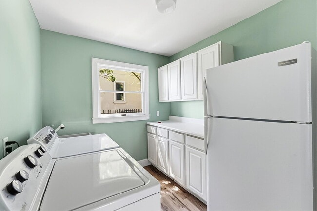 Building Photo - Single Family Home For Rent